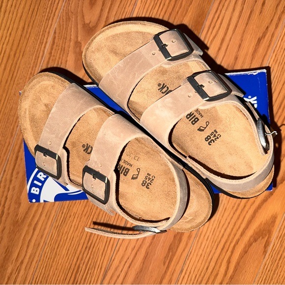 Birkenstock Crosstown sandals new and never use. Too big fr my size. 200cad - Picture 3 of 4